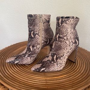 Super cute snake print boots